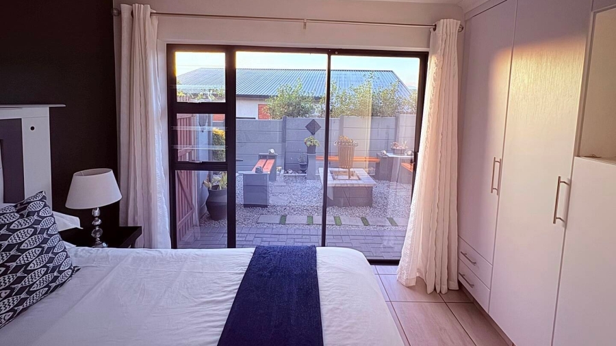 5 Bedroom Property for Sale in Reebok Western Cape